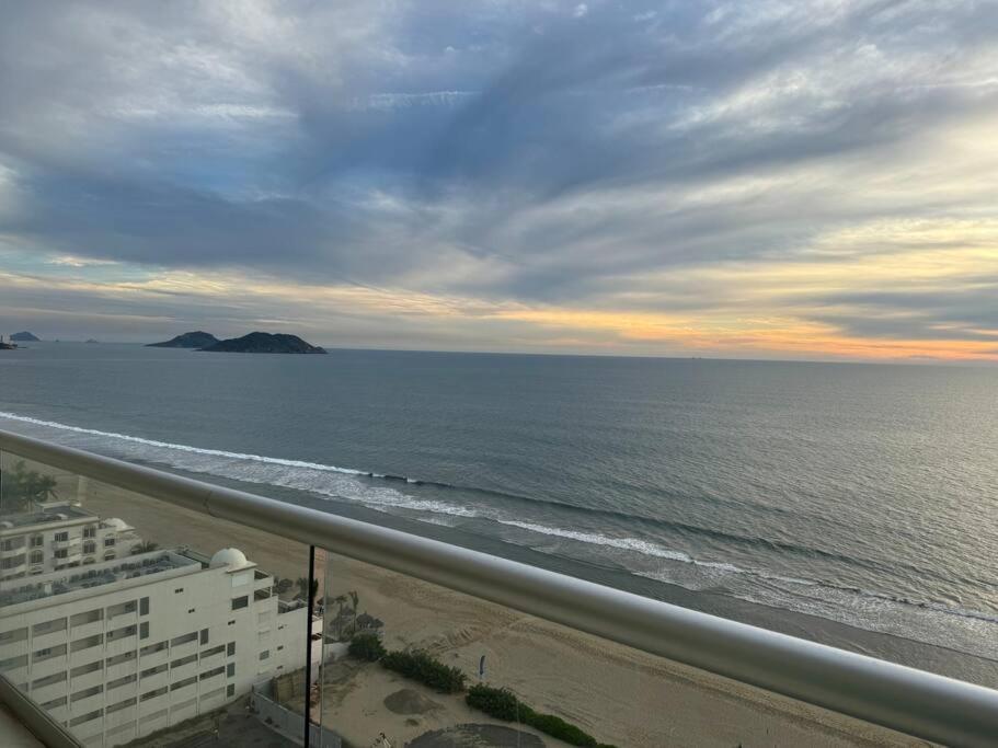 Apartamento Departamento De Lujo Vista Al Mar Piso 15 Mazatlán Exterior foto